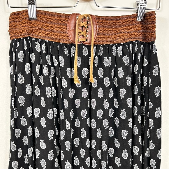 Marie Claire midi skirt, Large, navy pattern, Western Country Boho - Picture 2 of 4